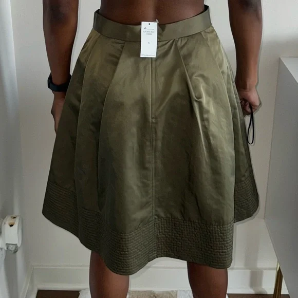 NWT BANANA REPUBLIC TAFFETA FIT-AND-FLARE SKIRT IN OLIVE GREEN - Picture 4 of 10